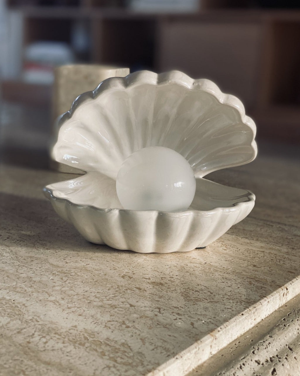 Shell Lamp in Pearl